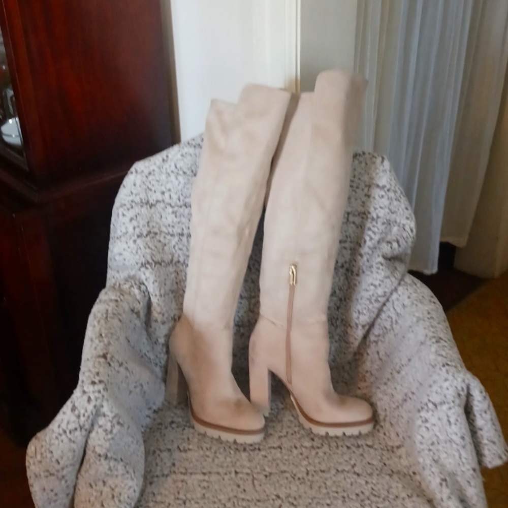 JLO size 8 boots